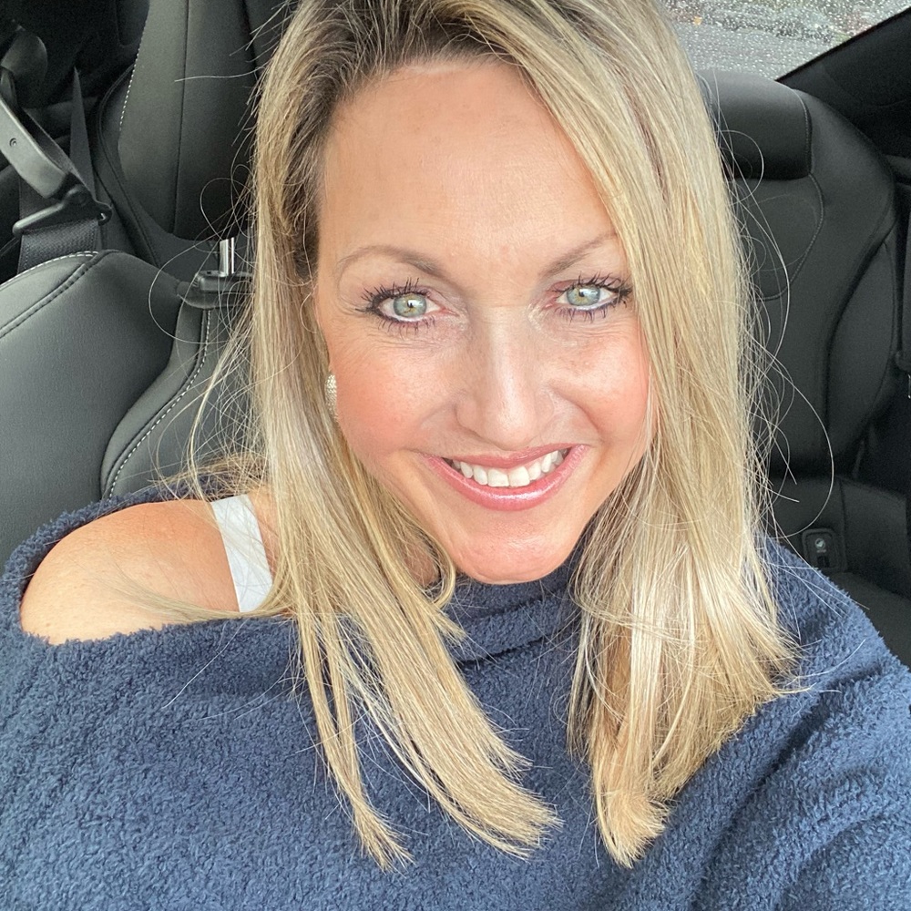😊😊😊Meet your Posh Ambassador, Michele✨✨✨✨